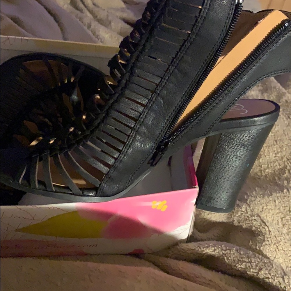 Shoes - Picture 2 of 4
